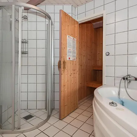 Nice In Haderslev With Kitchen 度假居